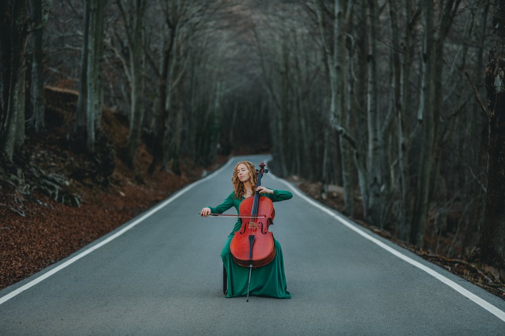 Nuria-cello-carretera-1.jpg